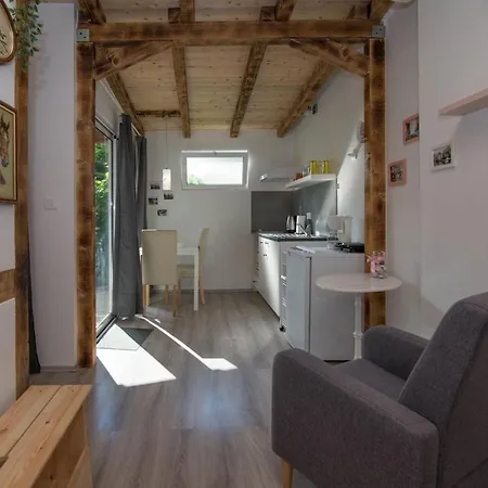 Alice A1 Gostinjska kuća