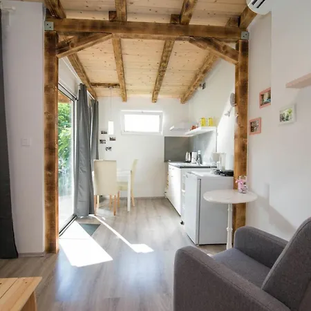 Alice A1 Gostinjska kuća