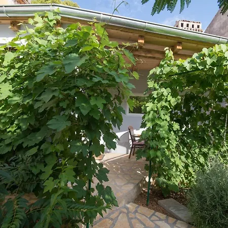 Alice A1 Gæstehus 3*