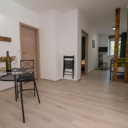 Gostinjska kuća Alice A1 4*